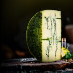“Della Mamma” no es solo un queso, es una experiencia: la de saborear Italia sin moverse de casa, de volver a lo sencillo, a lo hecho con cariño. Ya puedes encontrarlo en nuestra tienda online.